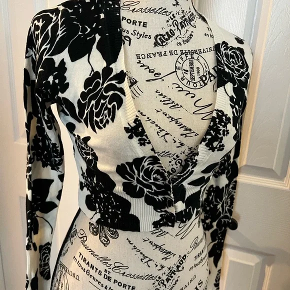 WHBM Cardigan. Size XS. No tag - Picture 1 of 2